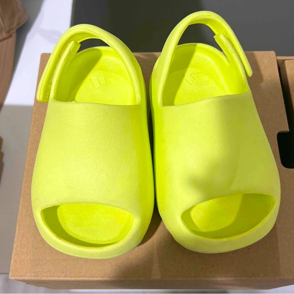 Kids Yeezy slides. Gently used. Small signs of wear on the sole.Great condition